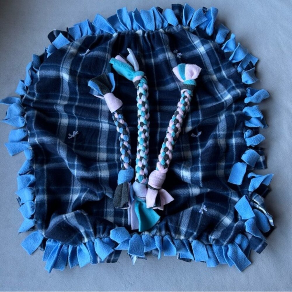 Pet Blanket with 3 Fleece Rope Toys ~ Brand New